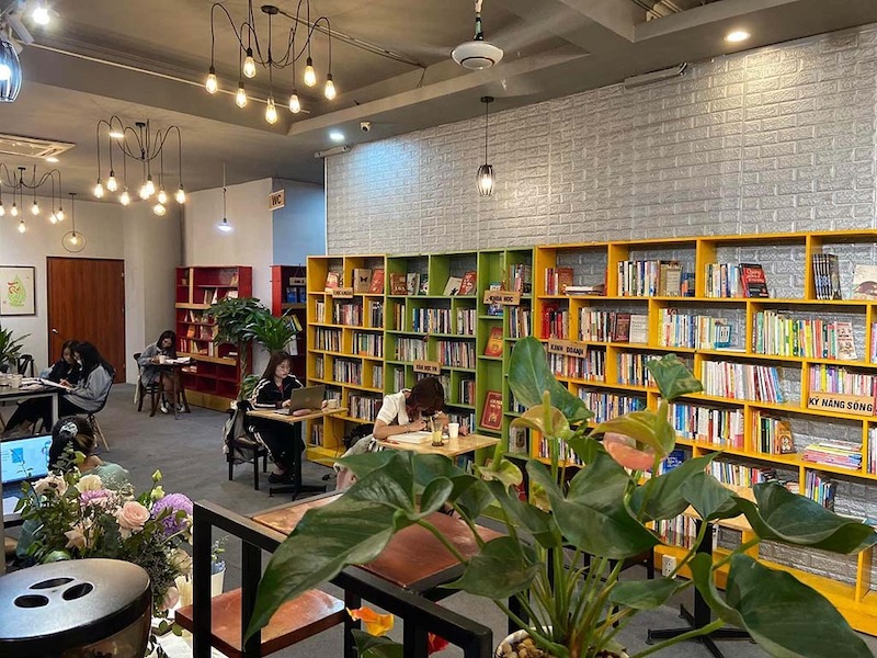 Vừa học tập, đọc sách cũng thể thiếu không gian thưởng thức ly cafe ngon