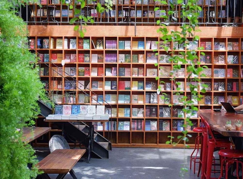 Không gian cực “chill” tại quán cafe sách