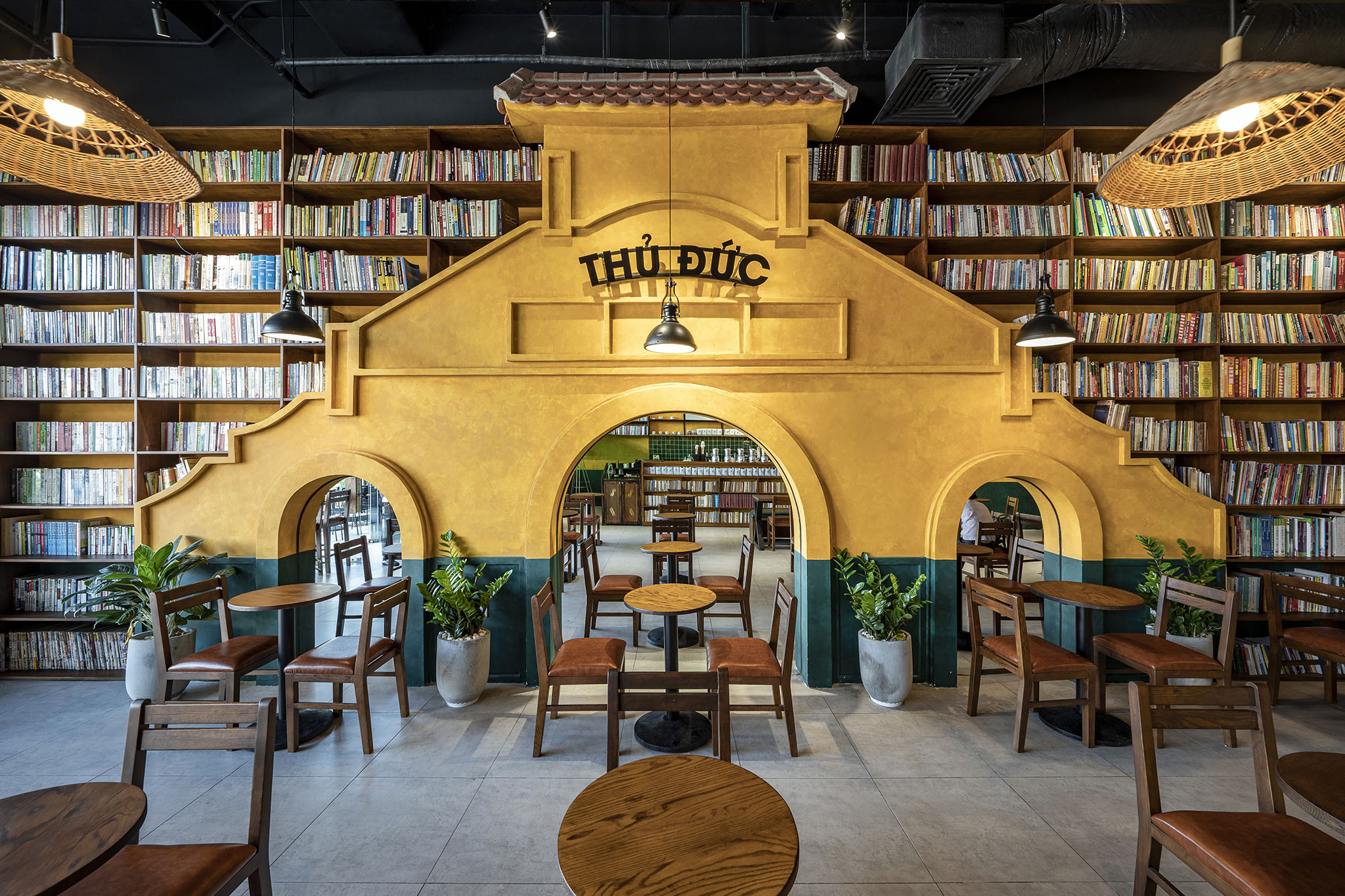 Mẫu thiết kế quán cafe sách thu hút nhất 2025