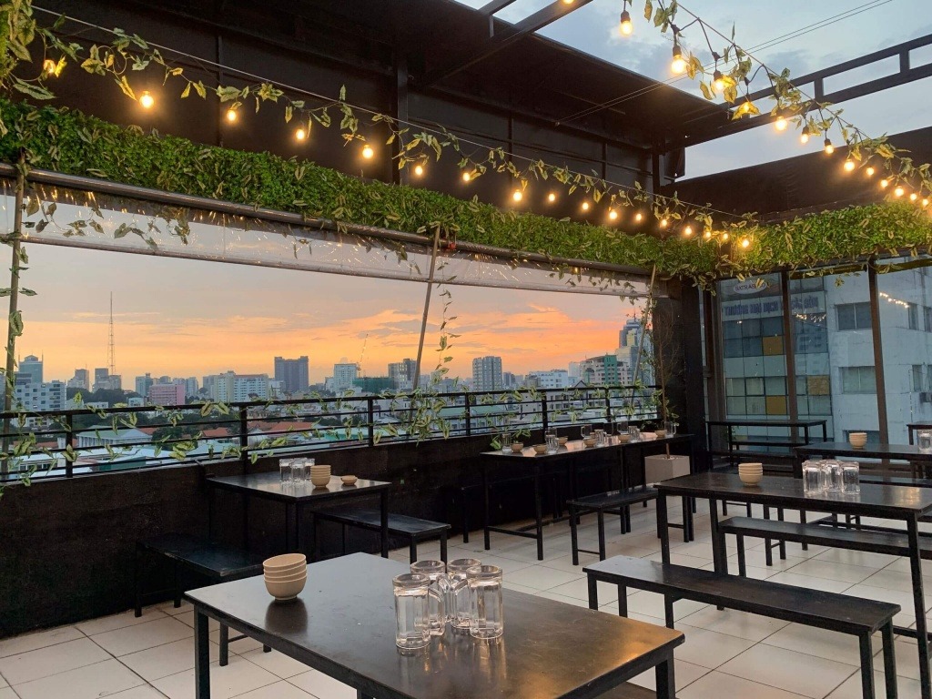 Mẫu thiết kế quán nhậu rooftop đẹp