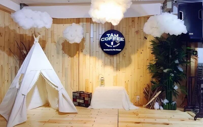 Thiết kế quán cafe acoustic tối giản nhưng tinh tế, mang đến không gian gần gũi cho mọi khách hàng