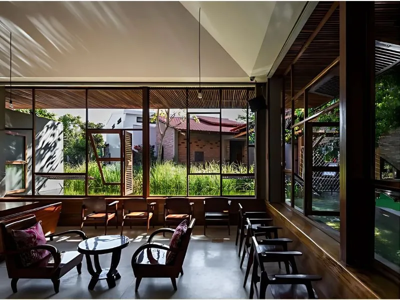 Quán cafe sân vườn kết hợp Rustic đem đến cho khách hàng không gian thoáng đãng và thư giãn