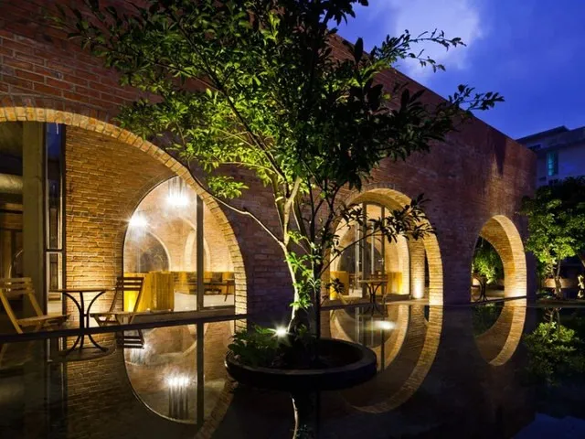 Sự kết hợp giữa không gian trong và ngoài trời tạo nên điểm thu hút đặc biệt cho phong cách Rustic sân vườn