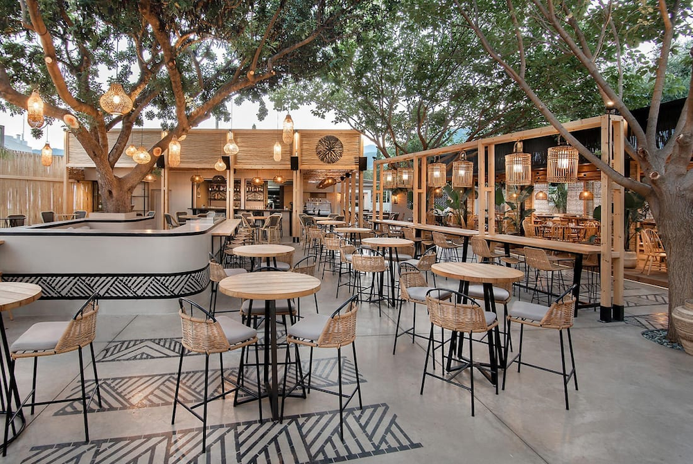 Không gian giao thoa giữa cổ điển và thiên nhiên – quán cafe Tân cổ điển sân vườn mang đến cảm giác thư giãn, sang trọng đầy tinh tế