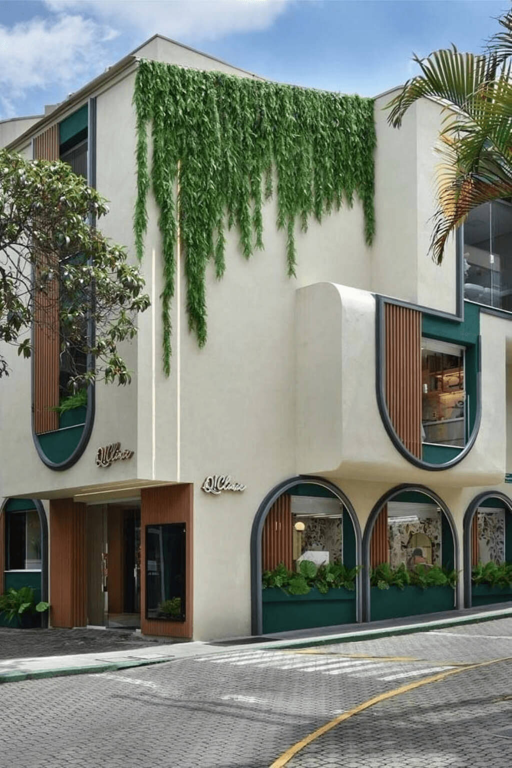 Quán cafe 3 tầng phong cách Hàn Quốc tận dụng gỗ trang trí, màu sắc kem đề cao sự tự nhiên, cân bằng và ánh sáng dịu nhẹ tạo điểm nhấn thị giác