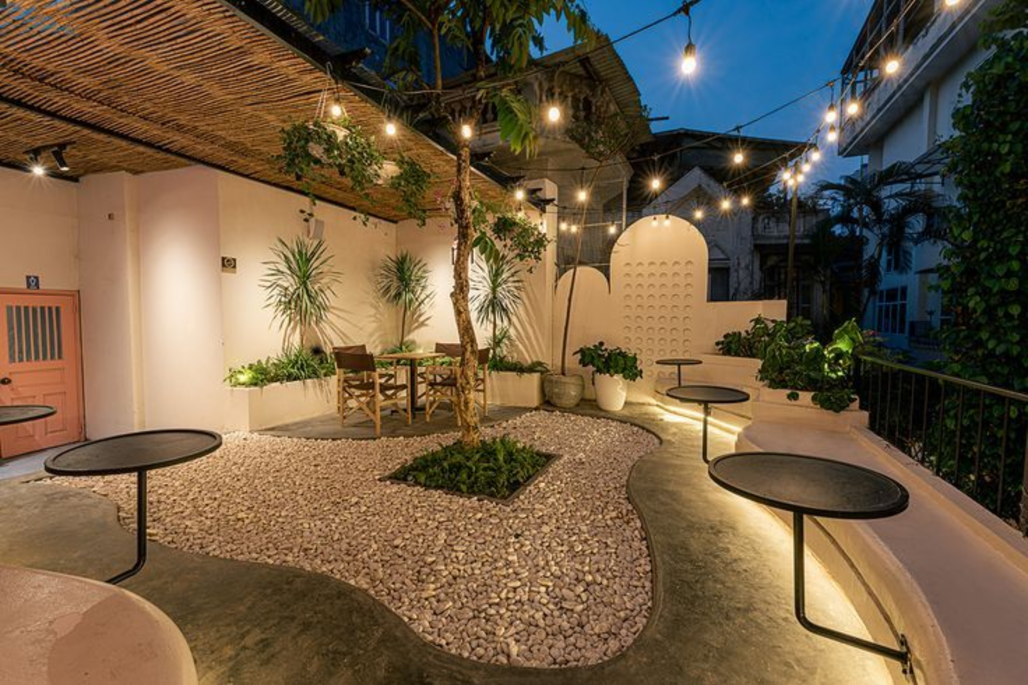 Phong cách Tropical là “ngôi sao” của khí hậu nhiệt đới như Việt Nam