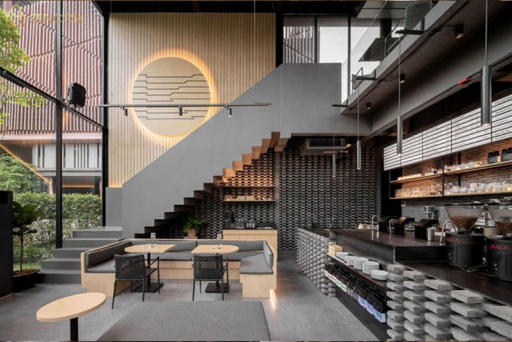 Mẫu thiết kế quán cafe nhỏ có gác lửng lấy tone màu chủ đạo đen, xám mang đậm phong cách Indochine