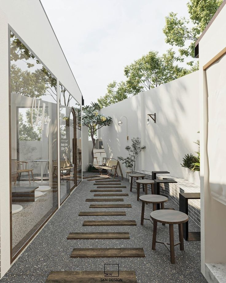 Thiết kế bậc thang bên ngoài giúp các quán cafe sân vườn 100m2 mặt bằng vuông vức có điểm nhấn và thu hút khách hàng checkin