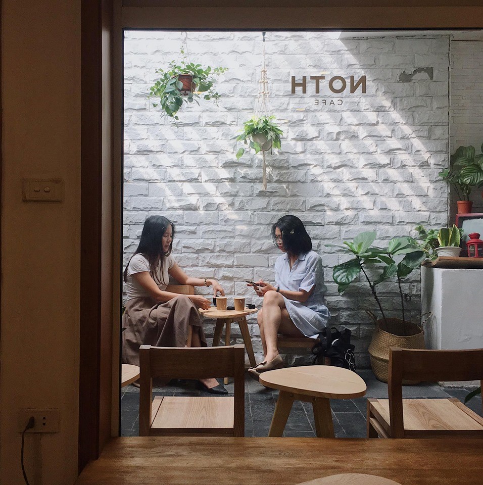 Lựa chọn nội thất đơn giản cho quán cafe 15m2
