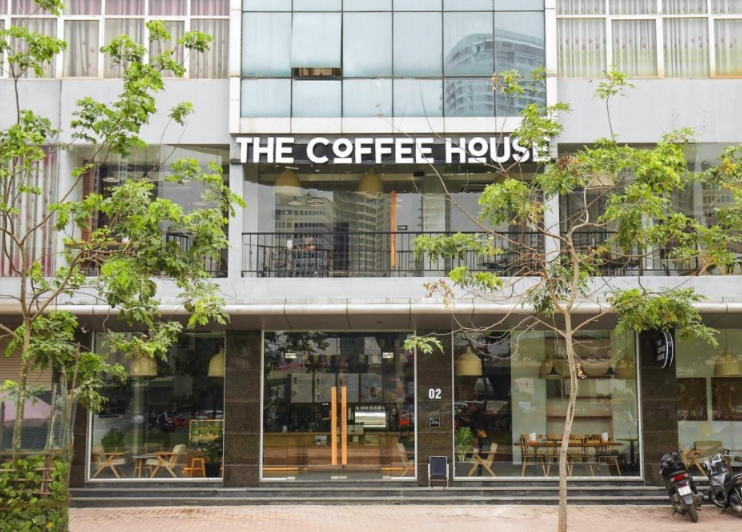 Quán The Coffee House tại Hà Nội với không gian hiện đại, sử dụng kính lớn