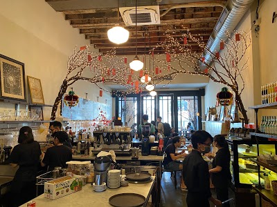 Quán L’Usine Cafe tại TP.HCM với tông màu vintage và nội thất retro đầy cuốn hút