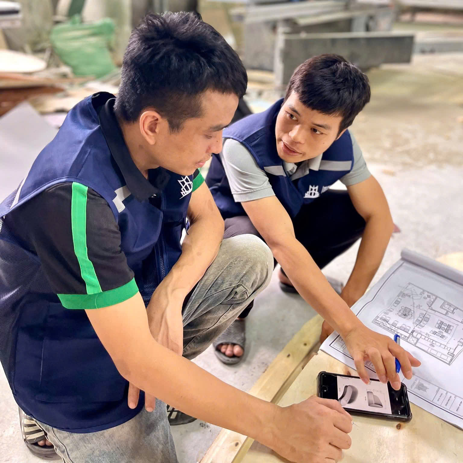 Kiến trúc sư H3 Group khảo sát hiện trạng công trình thực tế