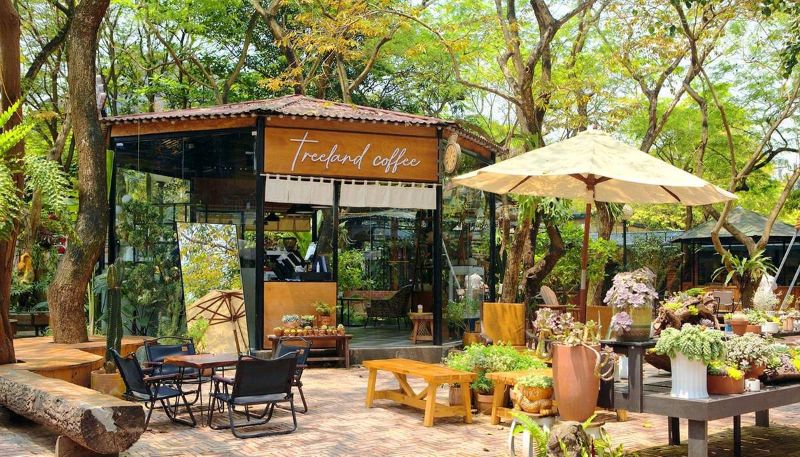Nguyên tắc cốt lõi khi thiết kế quán cà phê sân vườn là hài hòa giữa không gian xanh và trải nghiệm thoải mái của khách hàng