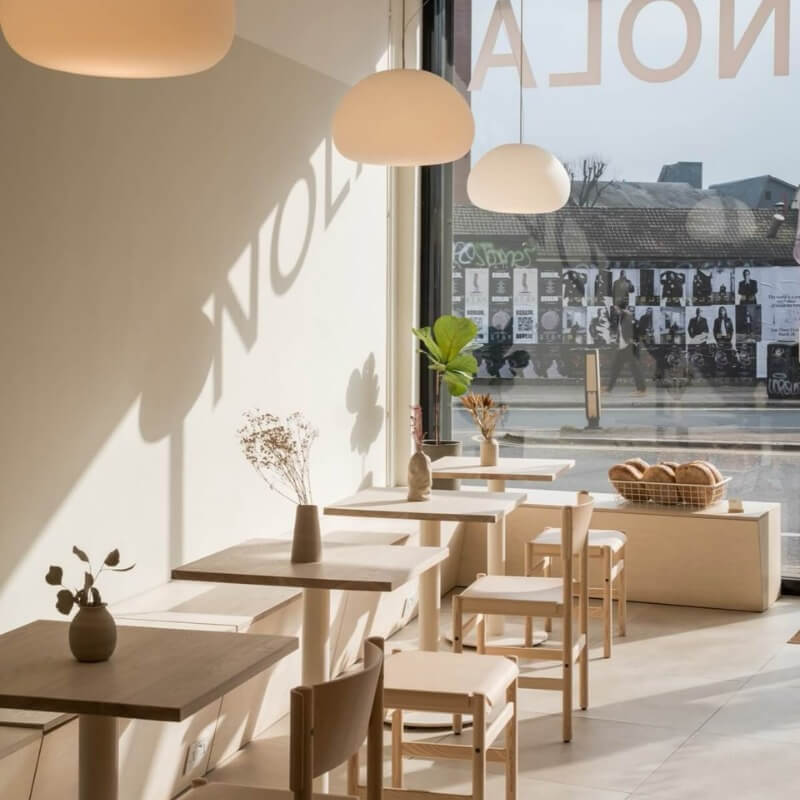 Với diện tích nhỏ, quán cafe dưới 30m2 giúp chủ đầu tư tiết kiệm chi phí thuê mặt bằng, chi phí thi công,...  