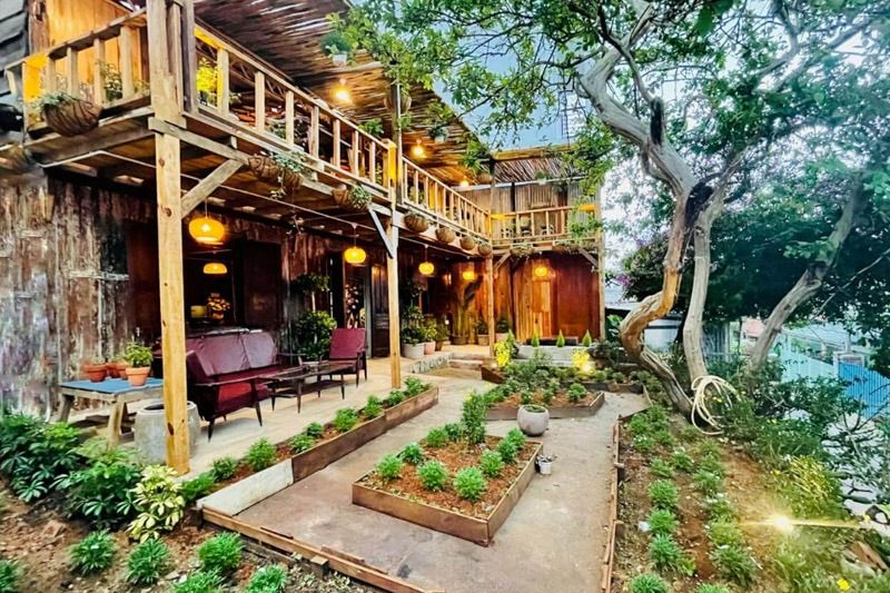 Phong cách quán cafe “sân vườn làng quê” là lựa chọn lý tưởng cho ai yêu sự mộc mạc, bình yên