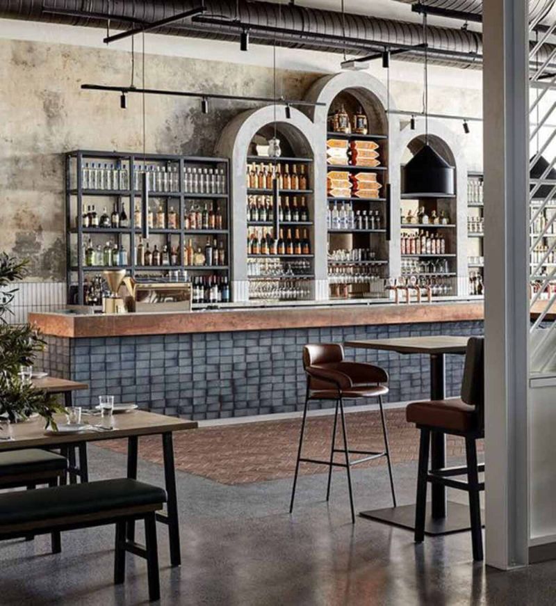 Quầy bar cafe xây gạch thô kết hợp bê tông mài mộc mạc, cá tính