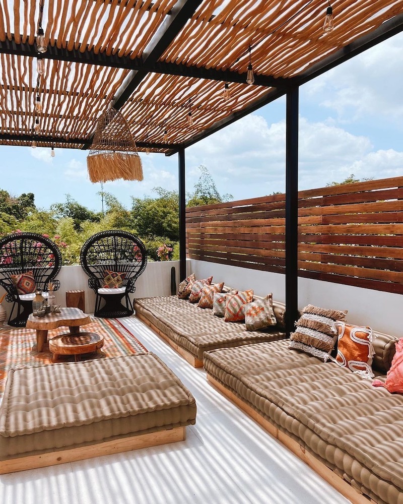 Bohemian rooftop cafe với không gian mở, nhiều họa tiết vintage thu hút giới trẻ mê check-in