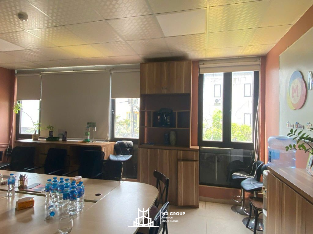 Tầng 2 nhà hàng vốn dĩ là mặt bằng ngồi văn phòng