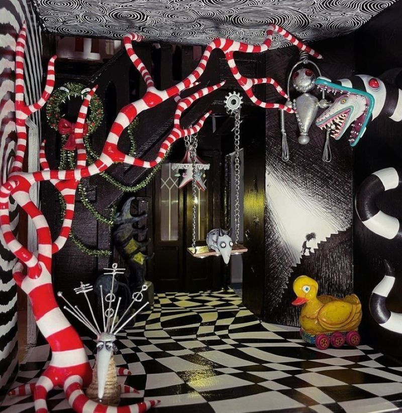 Quán cà phê dịp Halloween được trang trí với góc check-in tối rùng rợn thu hút khách hàng 