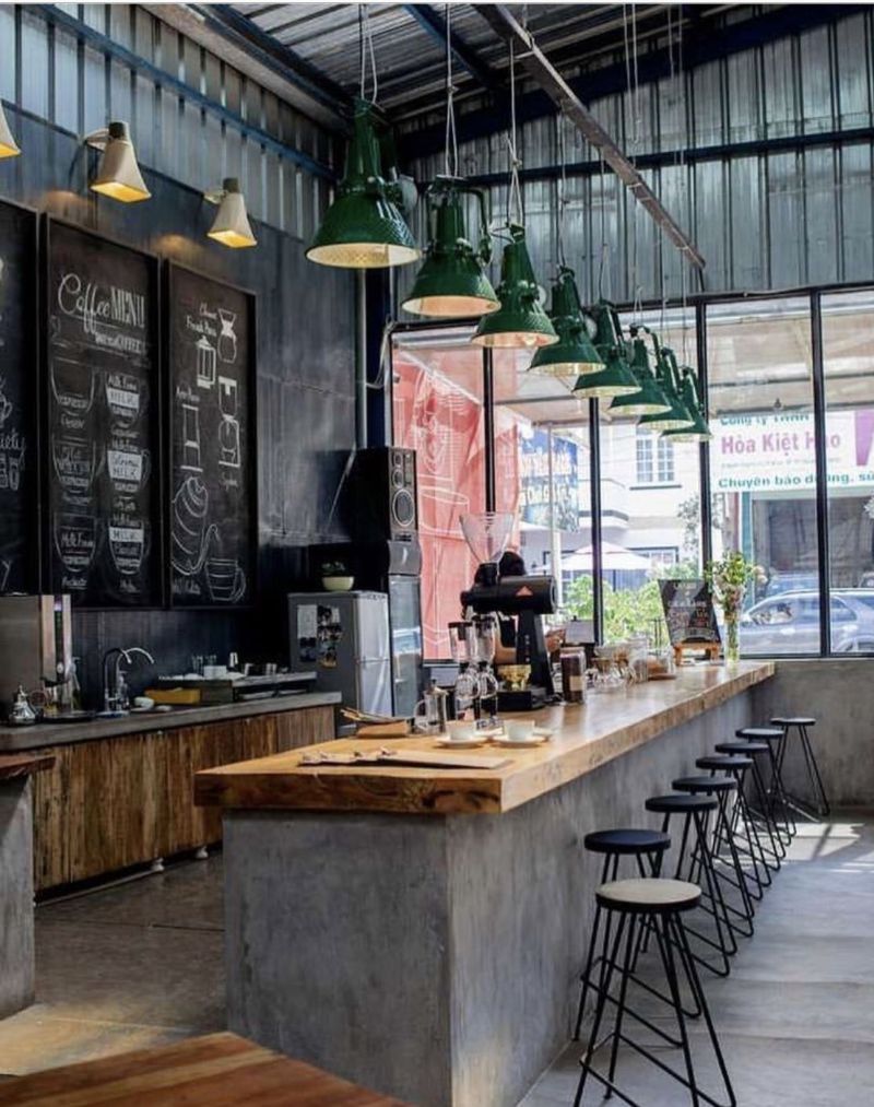 Quầy bar đậm chất Industrial với mặt bê tông mài và mặt gỗ thô mộc tự nhiên