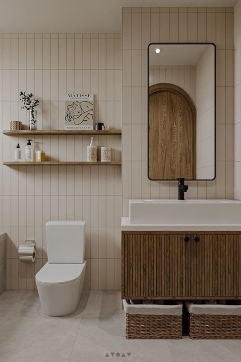 Thiết kế nhà vệ sinh tối giản với gạch ốp tường độc đáo, nội thất gỗ và gương lớn có đèn LED, tạo không gian hiện đại và sang trọng