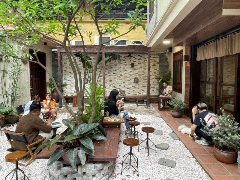 Không gian quán cafe sân vườn mang hơi thở Nhật Bản giúp thực khách cảm nhận trọn vẹn sự bình yên