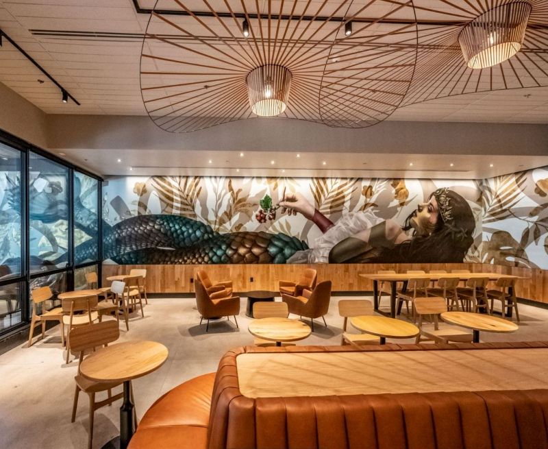 Một bức mural đẹp có thể góp phần tăng hiệu quả marketing khi khách chia sẻ hình ảnh quán trên mạng xã hội 