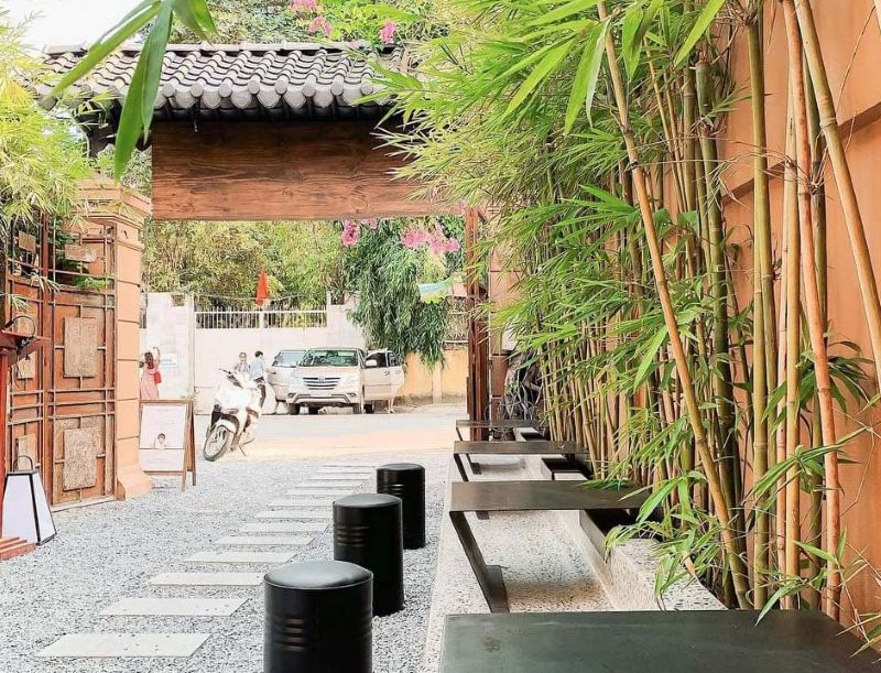 Sự yên tĩnh trong quán cafe sân vườn kiểu Nhật tạo nên chốn dừng chân lý tưởng để thả lỏng tâm hồn