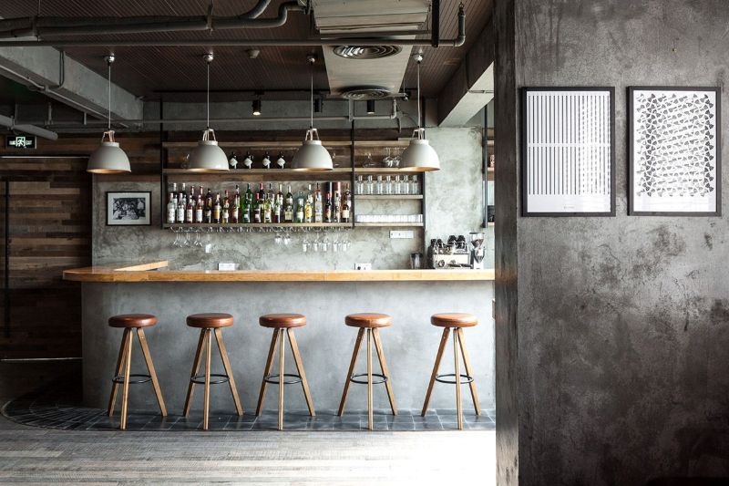 Quầy bar kéo dài, tối ưu thao tác và tạo không gian tương tác với khách