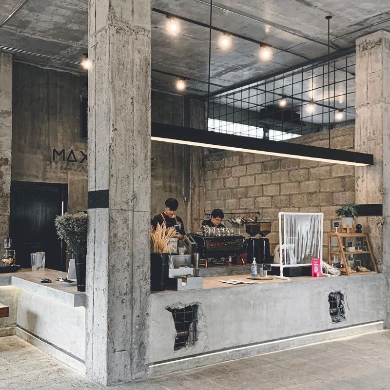 Quầy bar được thiết kế như một phần của nhà máy cũ, mạnh mẽ nhưng vẫn có hồn