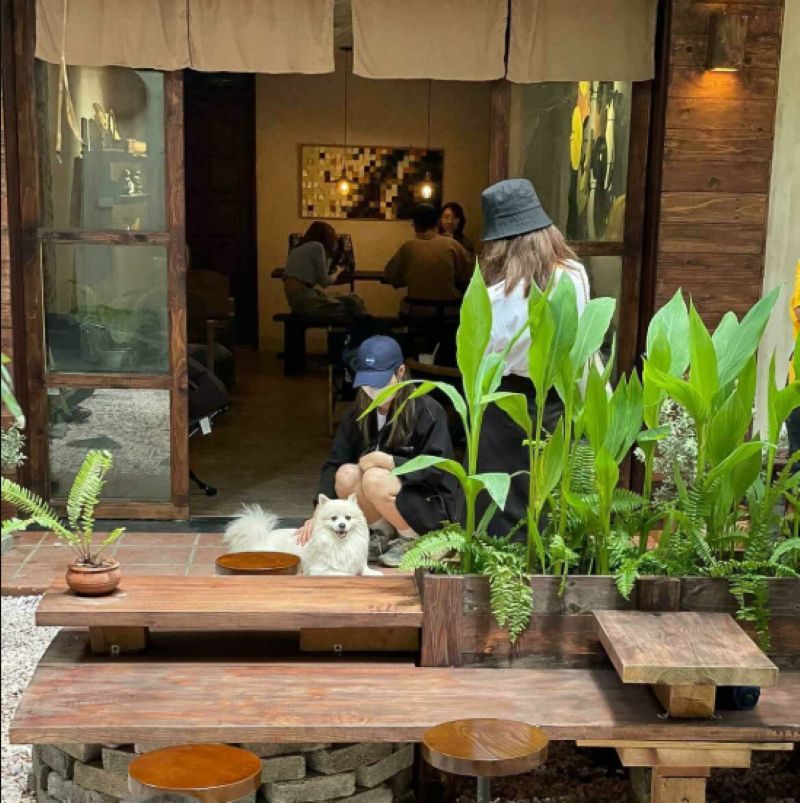 Quán cafe sân vườn kiểu Nhật mang đến cảm giác thời gian trôi chậm lại, để tâm trí được nghỉ ngơi