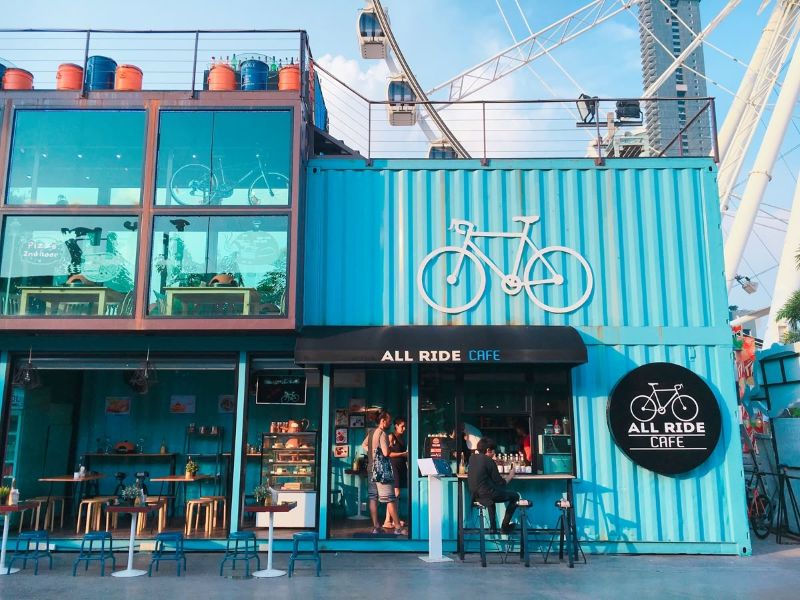Quán cafe khung thép container 2 tầng có khả năng nâng tầng, mở rộng linh hoạt nếu chủ quán muốn phát triển thêm
