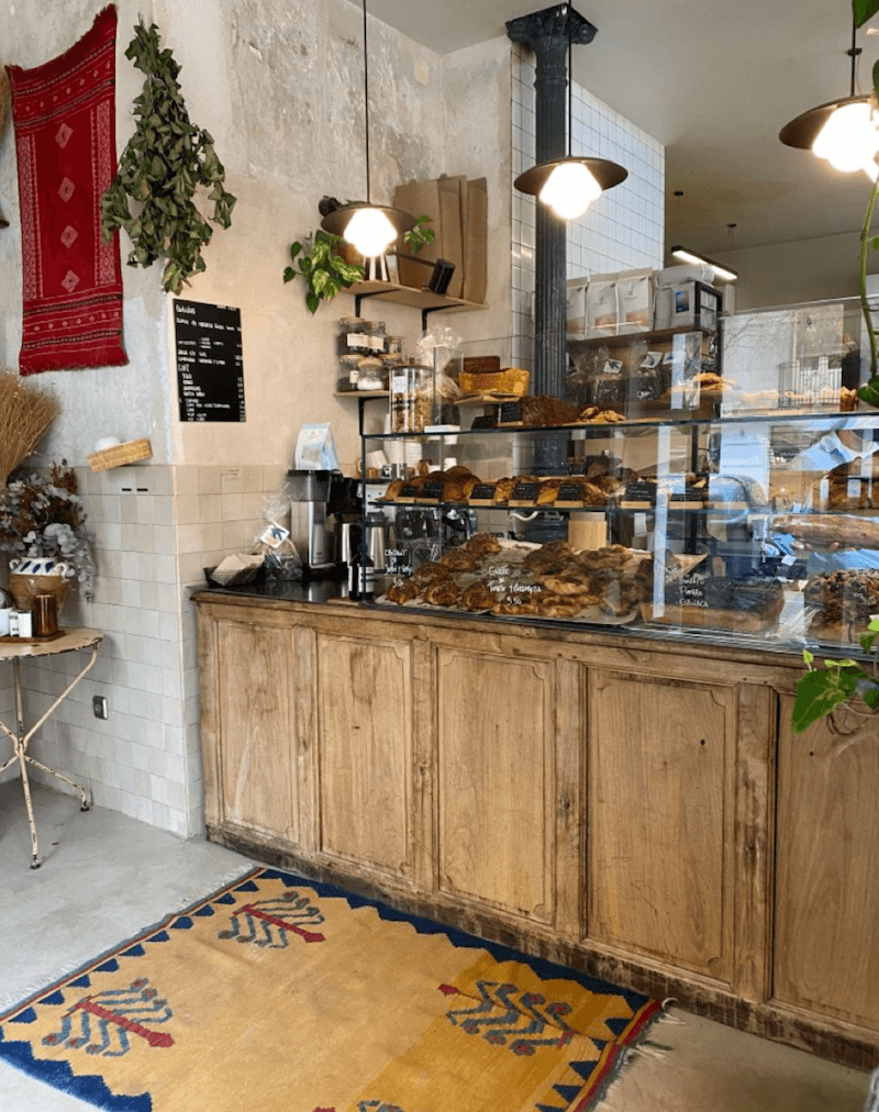 Quầy bar vintage là điểm nhấn giúp quán cafe mang dấu ấn thời gian rõ rệt