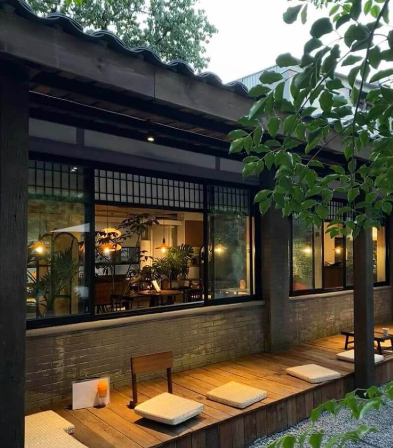 Việc phối hợp màu sắc hợp lý giúp quán vừa ấm áp, gần gũi, vừa giữ được dấu ấn riêng và nâng cao trải nghiệm khách hàng