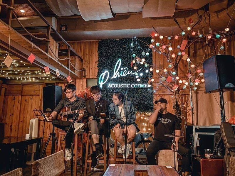 Cafe acoustic - nơi âm nhạc chạm đến cảm xúc trong từng giai điệu mộc mạc và gần gũi