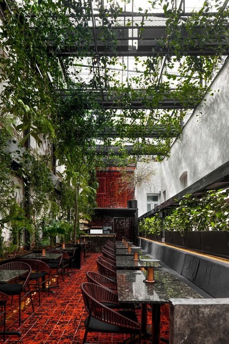 Quán cafe rooftop Industrial là lựa chọn hoàn hảo cho những ai yêu sự chân thực và cá tính