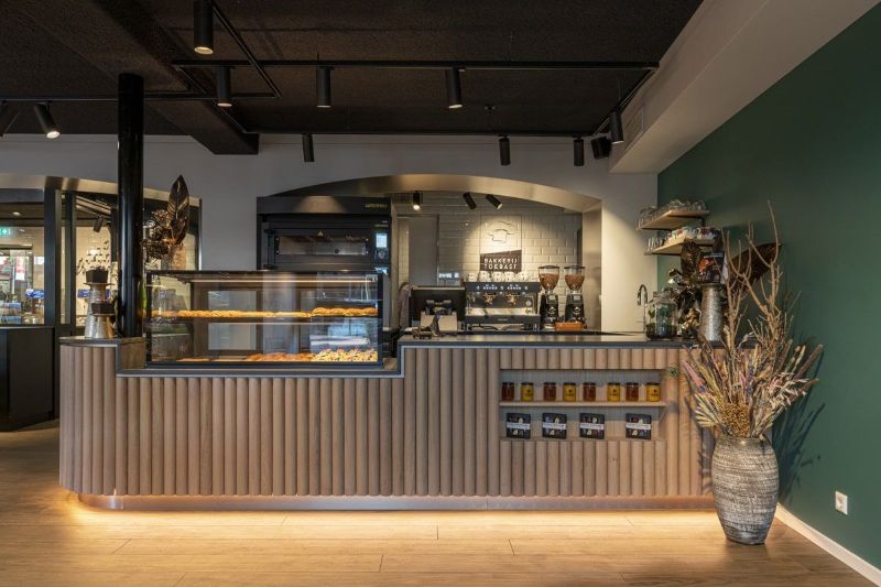 Quầy bar từ gỗ công nghiệp là lựa chọn lý tưởng cho không gian hiện đại, tiết kiệm chi phí mà vẫn đảm bảo thẩm mỹ  