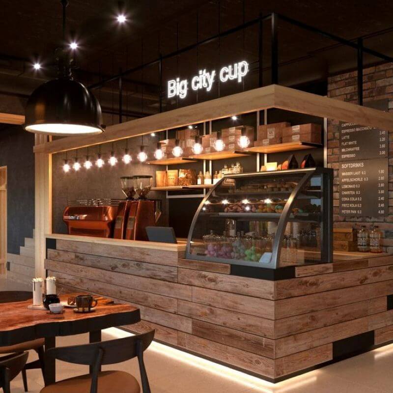 Các thanh gỗ thông ốp quầy bar có sự chuyển đổi tông màu từ vàng nhạt đến nâu đậm, kết hợp với vân gỗ rõ nét, tạo nên vẻ đẹp mộc mạc, tự nhiên  