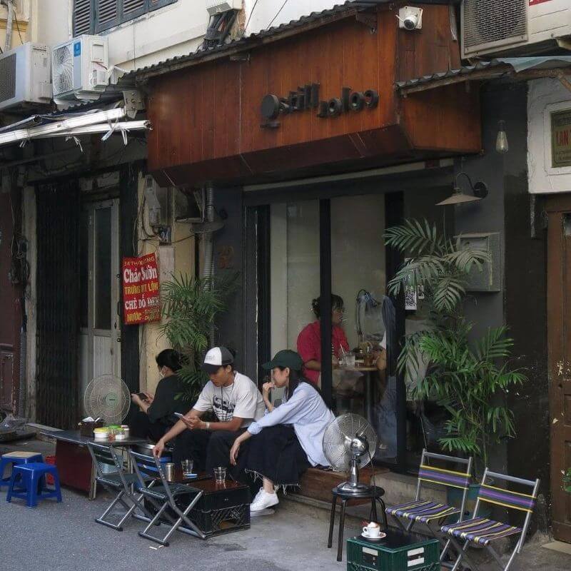Quán cafe “cóc” không cần đầu tư nội thất cầu kỳ, chỉ cần bàn ghế đơn giản, dễ xếp gọn,...