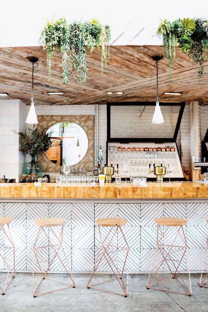 View hoàng hôn từ quán cafe Tropical rooftop mang lại trải nghiệm lãng mạn cho các cặp đôi