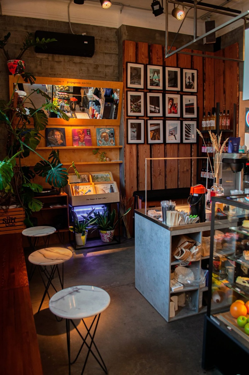 Quán cafe Retro là điểm đến yêu thích của những người yêu sự hoài cổ và muốn tìm lại hương vị của những năm tháng xưa