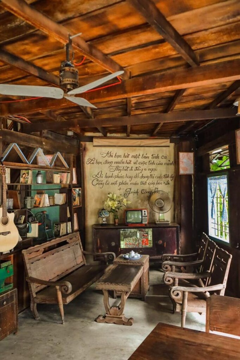 Phong cách Retro mang lại trải nghiệm khác biệt, giúp quán nổi bật giữa hàng loạt quán cafe hiện đại khác