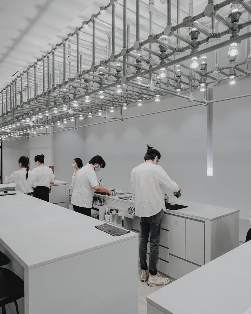 Màu sắc trung tính như trắng, be, xám của phong cách Minimalism mang đến sự thanh lịch và dễ chịu