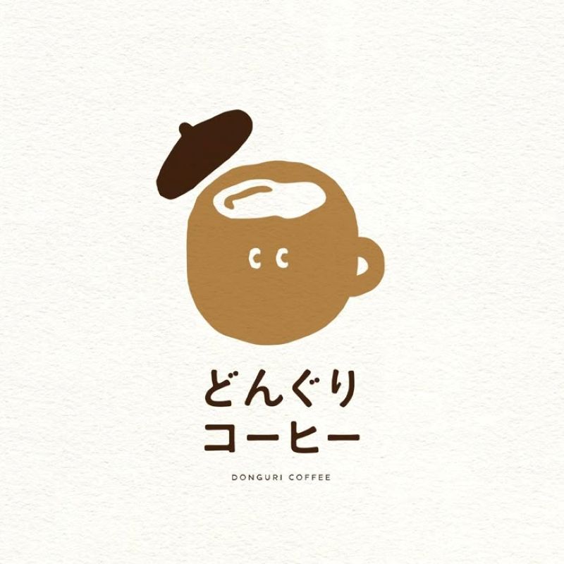 Logo tối giản, lấy cảm hứng từ hình ảnh hạt cà phê nguyên bản, thể hiện sự tập trung vào chất lượng cà phê rang xay