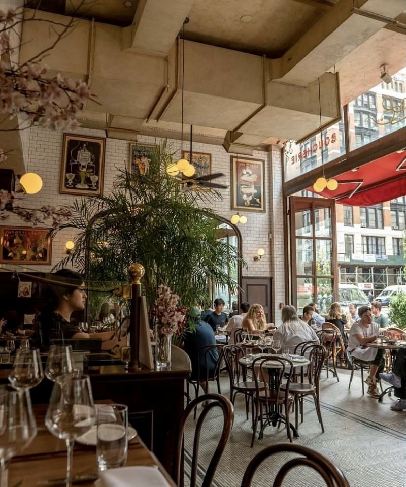 Thiết kế quán cafe phong cách Châu Âu nổi bật với vẻ đẹp sang trọng cổ điển cùng nội thất tinh tế