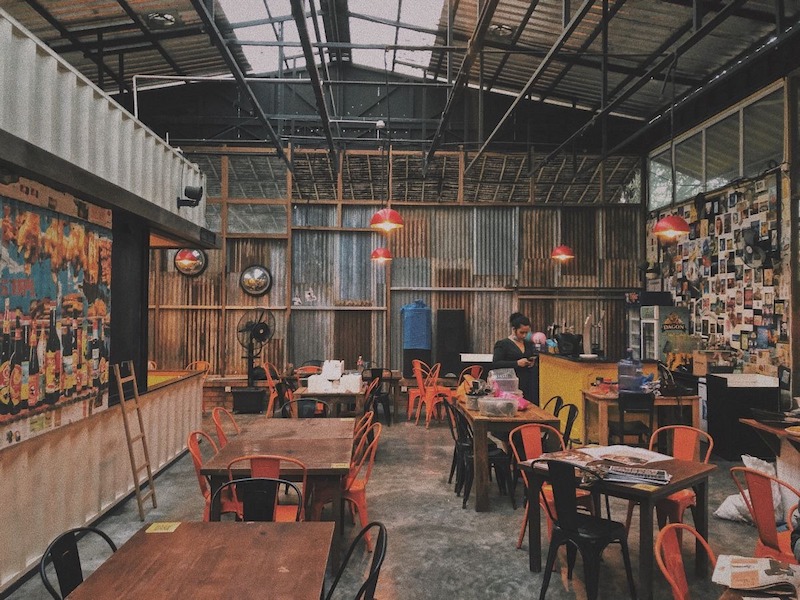 Thiết kế quán cafe vintage kiểu bình dân thường không cầu kỳ nhưng lại khơi gợi nhiều cảm xúc hoài niệm