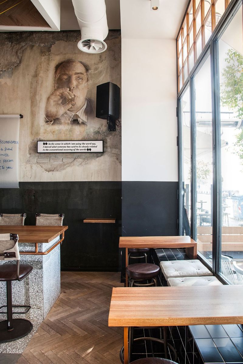 Gỗ là vật liệu bền vững và thân thiện môi trường, khi áp dụng vào thiết kế quán cafe hiện đại còn giúp thương hiệu thể hiện trách nhiệm với thiên nhiên