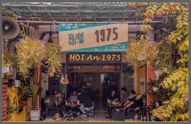 Quán cafe phong cách Hội An thu hút khách hàng nhờ không gian hoài cổ độc đáo, gắn liền văn hóa phố cổ và mang lại trải nghiệm ấm áp, khác biệt 