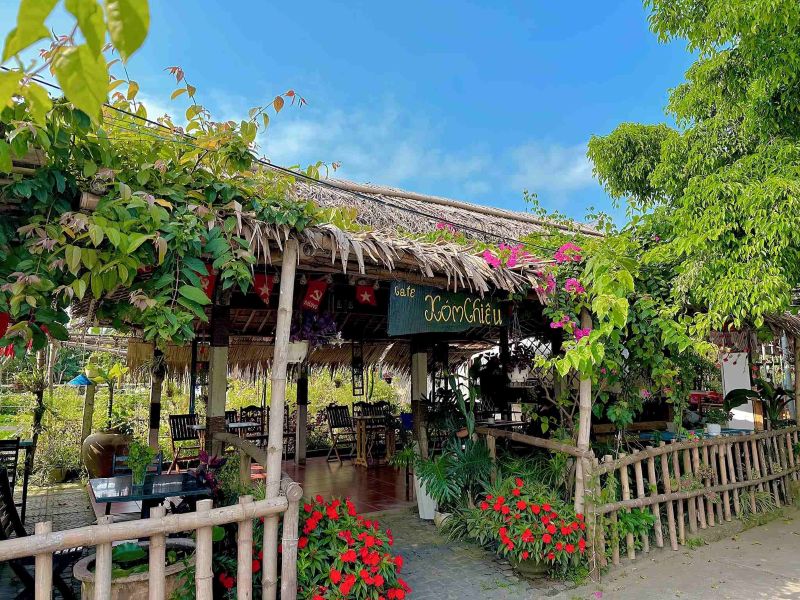 Sự kết hợp hài hòa giữa ba khu vực này không chỉ làm nổi bật bản sắc Hội An, mà còn biến quán cafe thành một điểm đến trải nghiệm văn hóa – du lịch hấp dẫn 