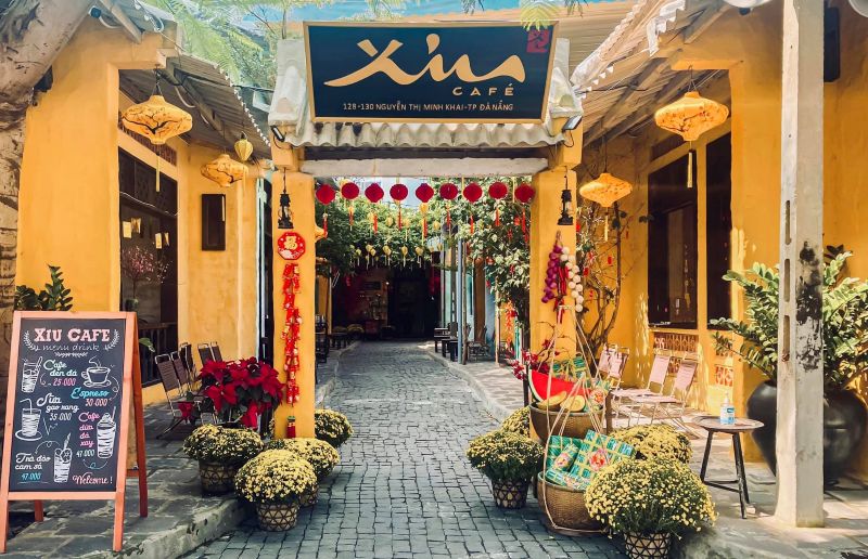 Quán cafe Hội An thu hút khách bởi vẻ đẹp dung dị, hoài cổ nhưng vẫn mang lại cảm giác tiện nghi, thoải mái cho người thưởng thức 